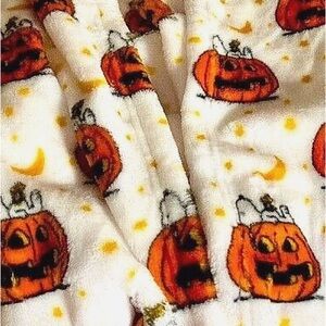 Peanuts White and Orange Pumpkin Plush Robe